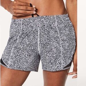 Lululemon hotty hot shorts II 4” lined shorts size 4